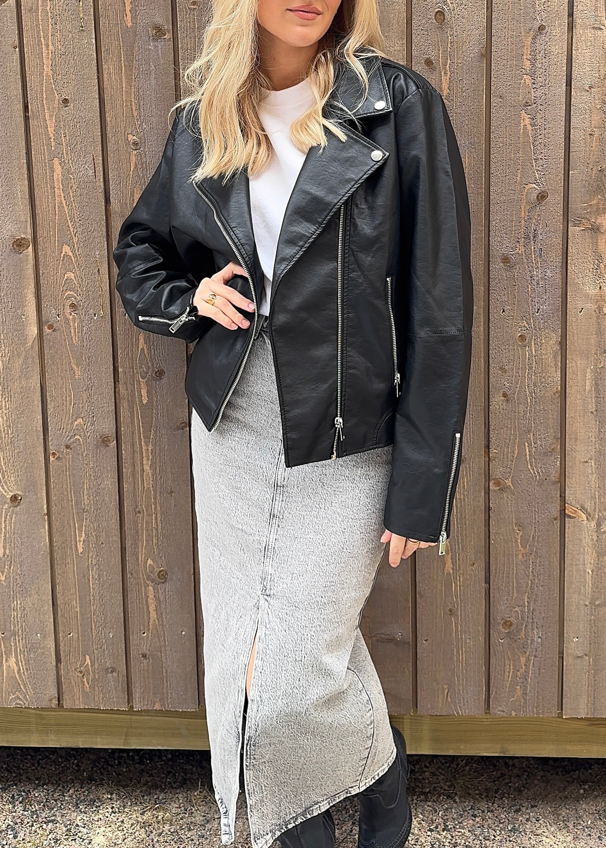 VICARA Jacket - Black